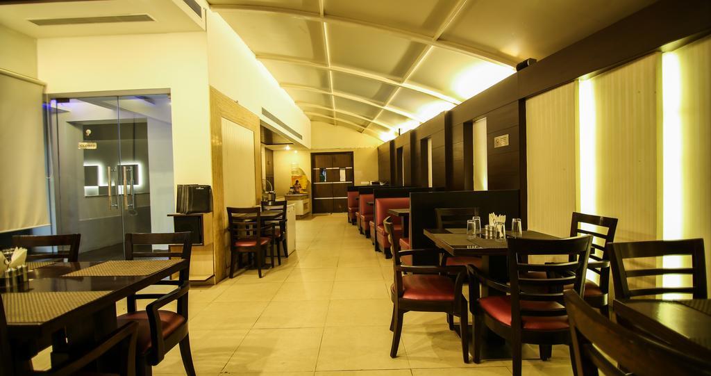 The Prime Balaji Deluxe At New Delhi Railway Station - Free Airport Pickup Hotell Exteriör bild