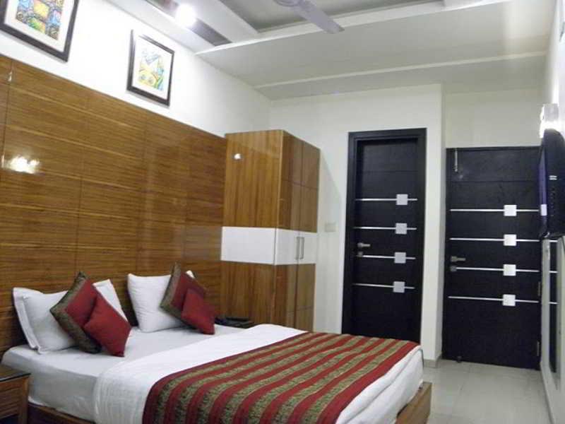 The Prime Balaji Deluxe At New Delhi Railway Station - Free Airport Pickup Hotell Exteriör bild