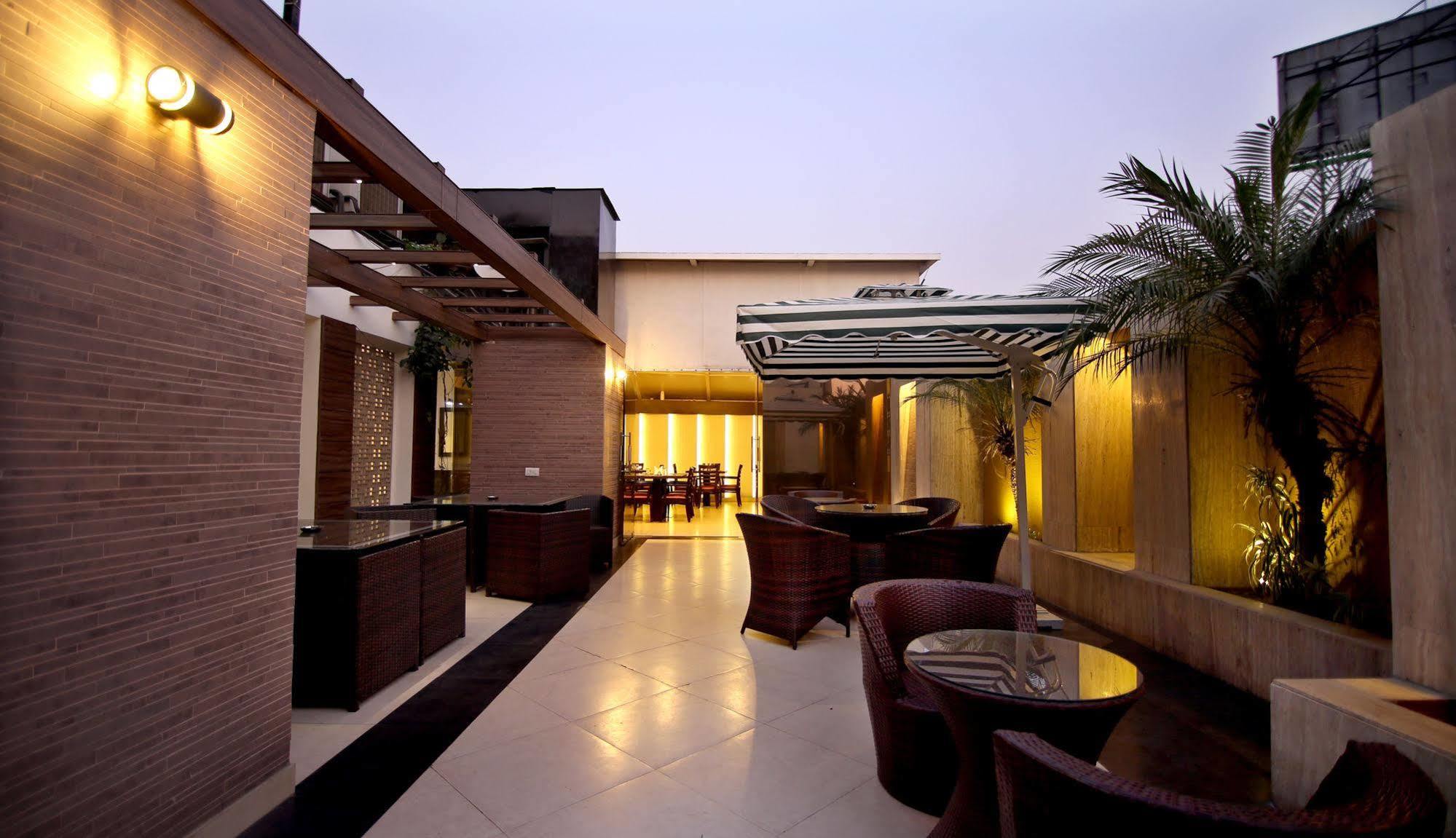 The Prime Balaji Deluxe At New Delhi Railway Station - Free Airport Pickup Hotell Exteriör bild