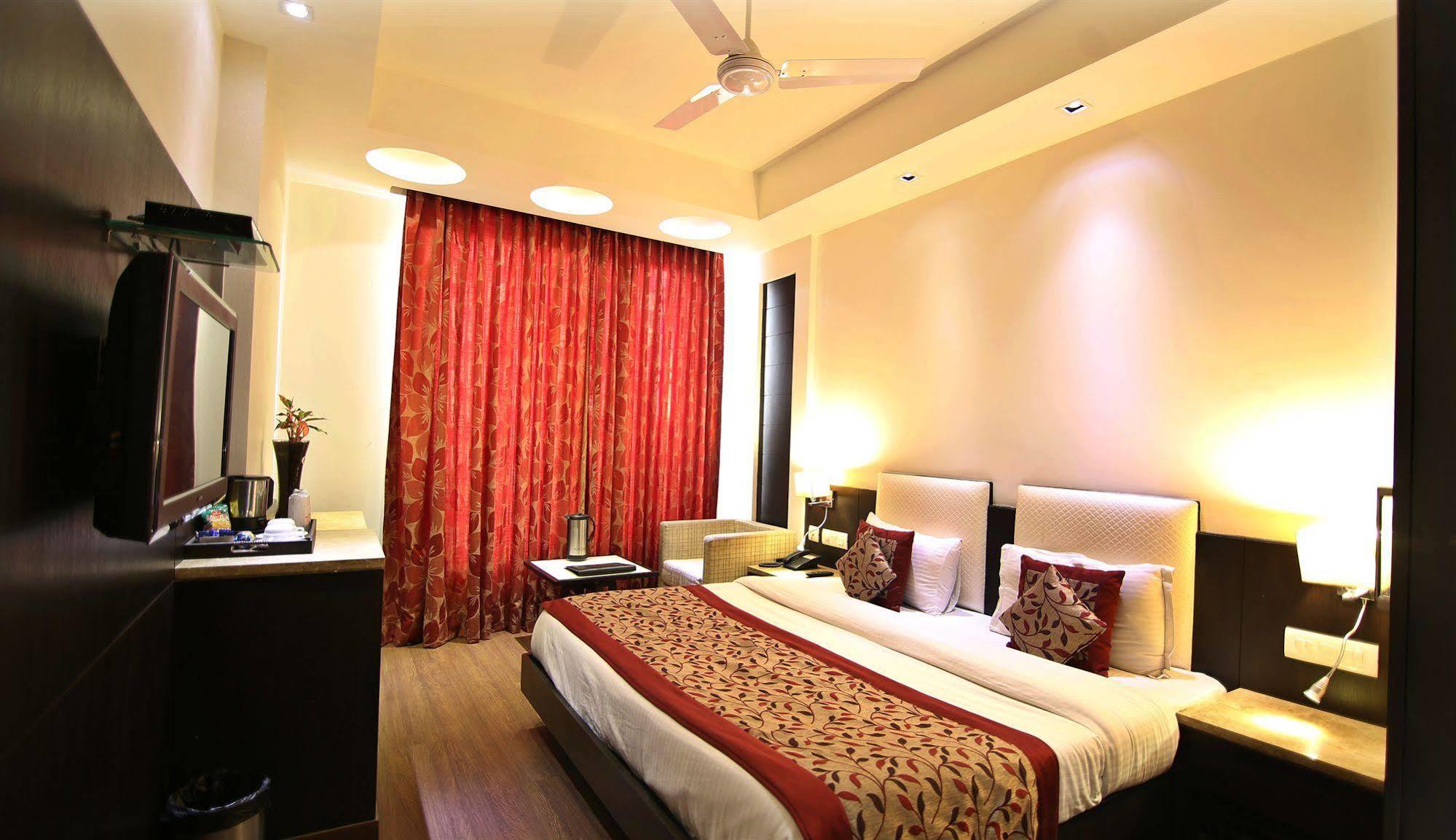 The Prime Balaji Deluxe At New Delhi Railway Station - Free Airport Pickup Hotell Exteriör bild