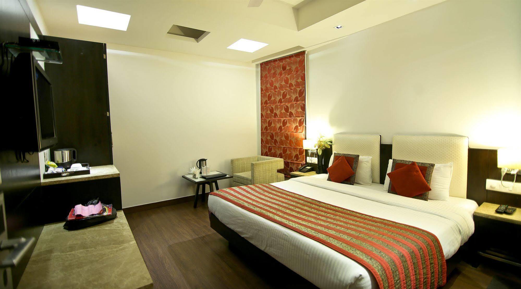 The Prime Balaji Deluxe At New Delhi Railway Station - Free Airport Pickup Hotell Exteriör bild