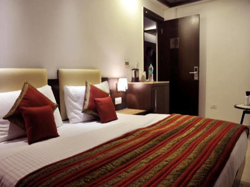 The Prime Balaji Deluxe At New Delhi Railway Station - Free Airport Pickup Hotell Rum bild